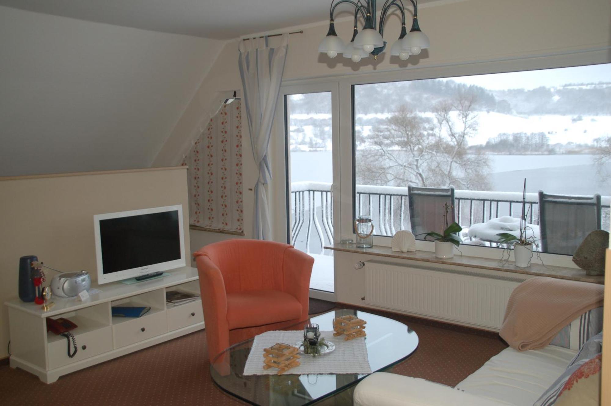 Hotel-Ferienwohnungen Cafe Maarblick Schalkenmehren Pokoj fotografie