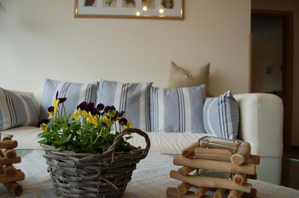Hotel-Ferienwohnungen Cafe Maarblick Schalkenmehren Pokoj fotografie