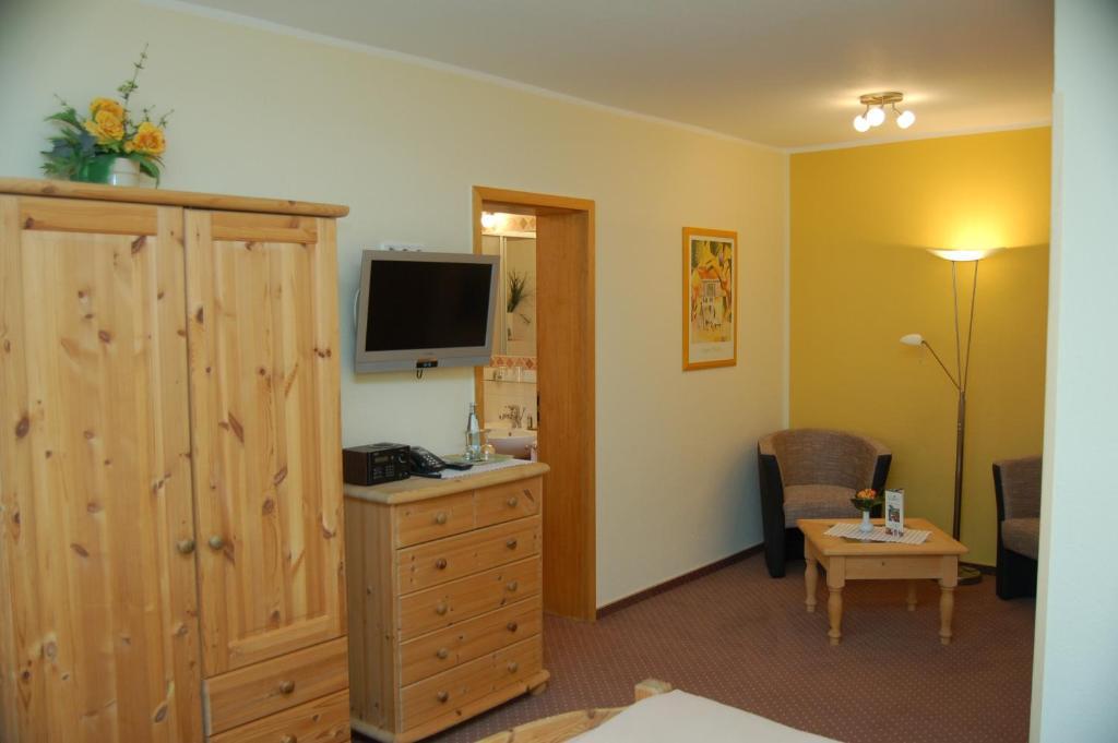 Hotel-Ferienwohnungen Cafe Maarblick Schalkenmehren Pokoj fotografie