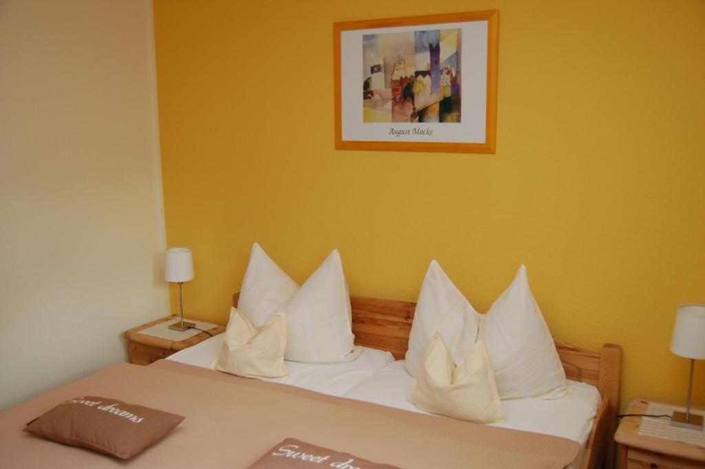 Hotel-Ferienwohnungen Cafe Maarblick Schalkenmehren Pokoj fotografie