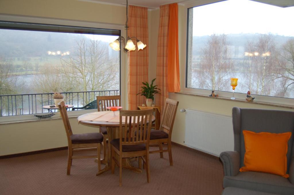 Hotel-Ferienwohnungen Cafe Maarblick Schalkenmehren Pokoj fotografie