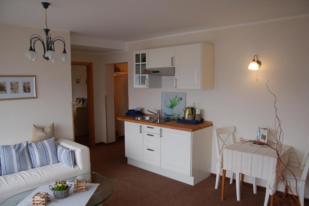 Hotel-Ferienwohnungen Cafe Maarblick Schalkenmehren Pokoj fotografie
